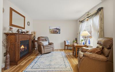 4 Wilshire Boulevard, Julie & Co. Realty