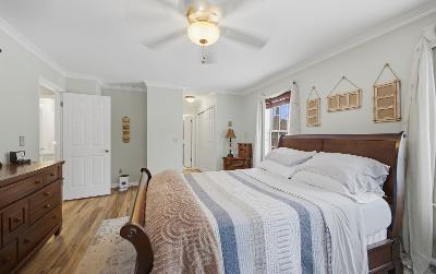 4 Wilshire Boulevard, Julie & Co. Realty