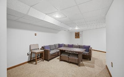 4 Wilshire Boulevard, Julie & Co. Realty