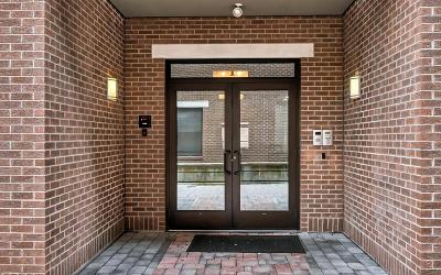 30 Whistler Court, Unit 111, Julie & Co. Realty