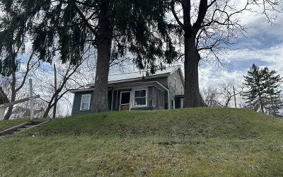 24 Algonkin Street, Julie & Co. Realty