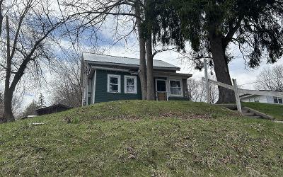 24 Algonkin Street, Julie & Co. Realty