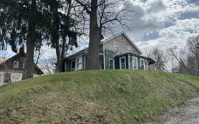 24 Algonkin Street, Julie & Co. Realty