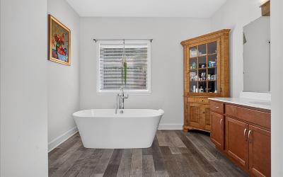 1410 Cosgrove Drive, Julie & Co. Realty