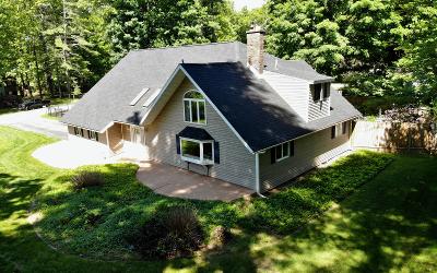 1 Lakeview Drive, Julie & Co. Realty