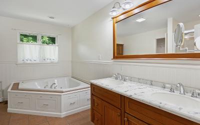 1 Lakeview Drive, Julie & Co. Realty