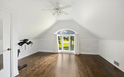 1 Lakeview Drive, Julie & Co. Realty