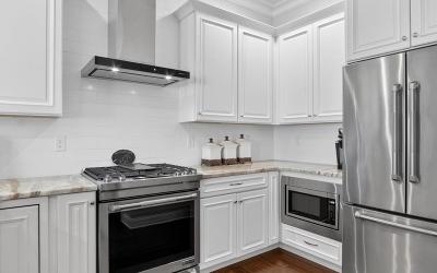 46 Union Avenue, Unit #205, Julie & Co. Realty