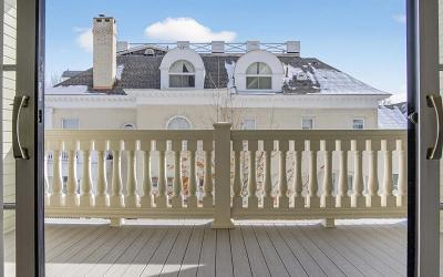 46 Union Avenue, Unit #205, Julie & Co. Realty