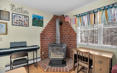 29 Heinrick Circle, Julie & Co. Realty