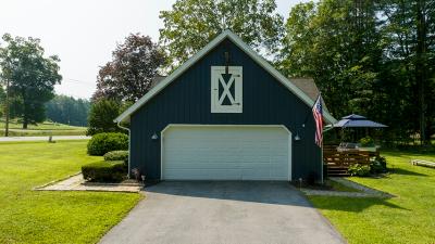 2 Lakeview Drive, Julie & Co. Realty