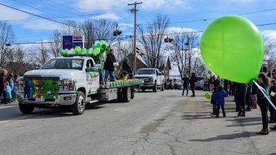 chestertown ny st patrick's day parade with float and green balloons