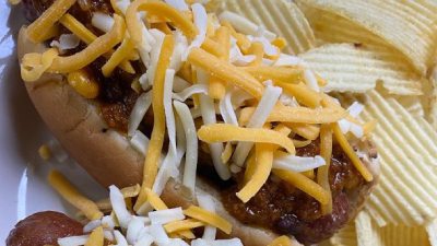 chili dogs with potato chips