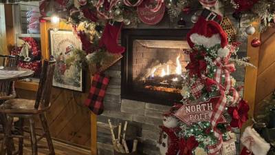 docksider restaurant decorated for christmas