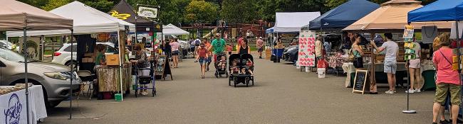 farmers market at the crossings