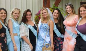 bachelorette party poses