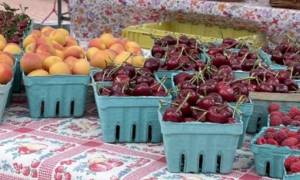 farmers market fruit on display